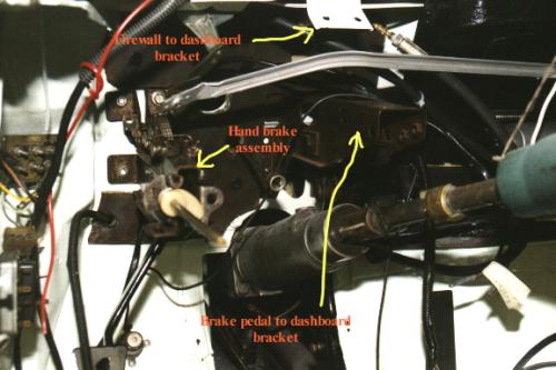 Cloison pare-feu c�t� habitacle. Firewall before installing the dashboard. Some parts MUST be install before the dashboard !