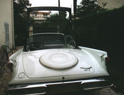 Raising (or lowering ?) the top. Note that the "flite sweep deck lid" isn't completly installed.