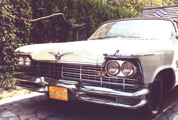 Car looks better with its grille. The yellow license plate will yield to "1 Elvis" in the next photo! Don't look at the tires...