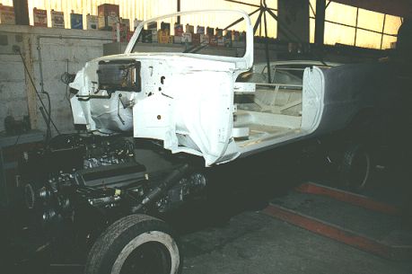 Critical instant : the body is hanged to a shop crane and put over the frame.