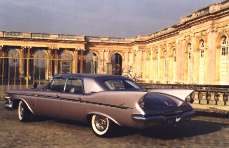 Notez que la LeBaron (vendue neuve en France) n'a pas le "toilet seat" ou "Flitesweep deck lid".